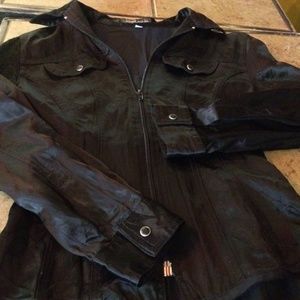 Sexy Guess sz Small black satiny zip up, collared & ribbed shirt